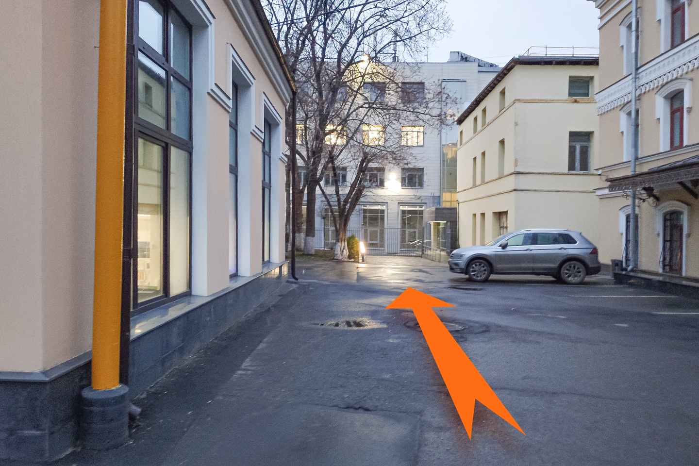 Проход по двору
